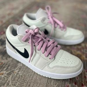 Jordan 1 Low SE Barely Green